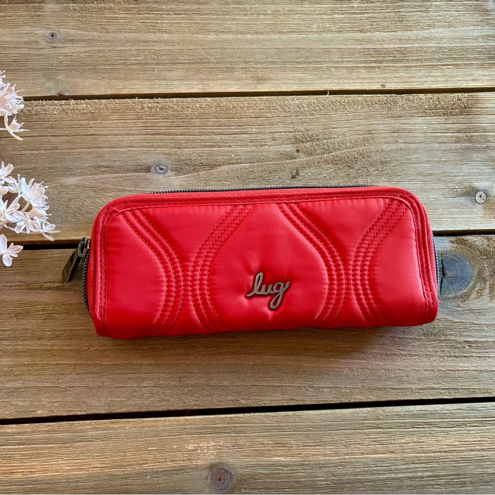 Lug Red Tendu Wallet Sleek Design Vibrant Color